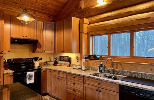 Haywood Cabin | Relaxing log home on a private mountainside in Rappahannock County, Virginia