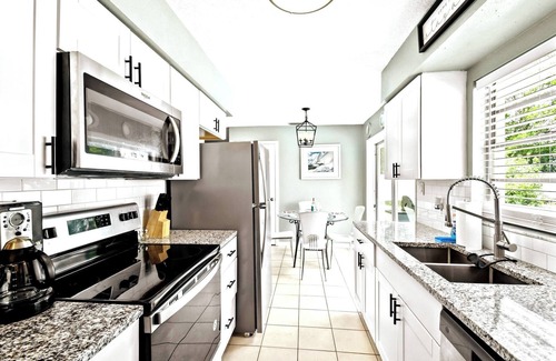 Babson Park House | Relaxing & Massage Chair & Putt Putt & Fenced Yard