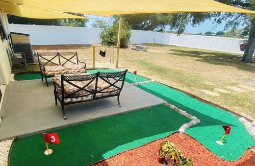 Babson Park House | Relaxing & Massage Chair & Putt Putt & Fenced Yard
