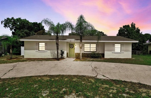 Babson Park House | Relaxing & Massage Chair & Putt Putt & Fenced Yard