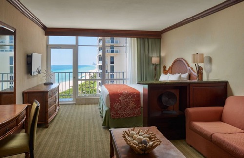 Sunny Isles Beach Hotel | Relaxing Oasis in Sunny Isles Beach! 3 Spacious Units, Pool, Pets Allowed