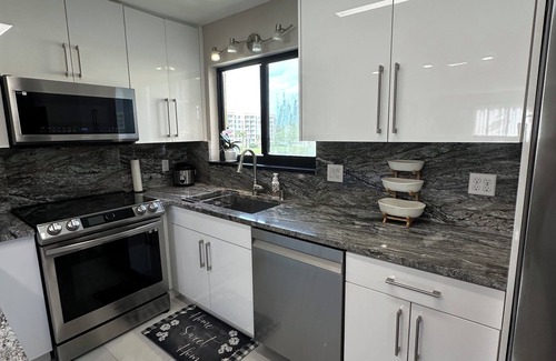 West Palm Beach Apartment | Relaxing or Working, It's here!