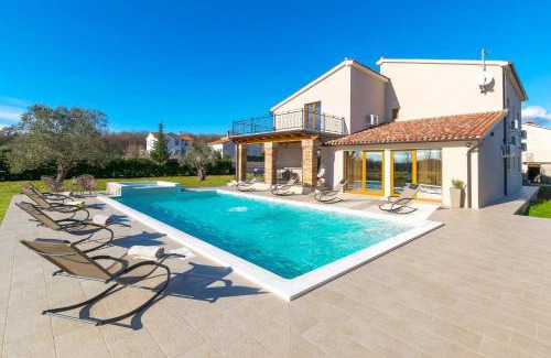 Loborika Villa | Relaxing pool villa Mattuzzi in Loborika