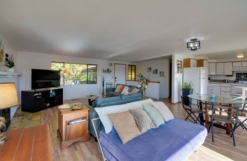 Poulsbo House | Relaxing Poulsbo Duplex w/Liberty Bay Views!