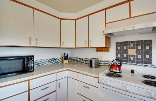 Poulsbo House | Relaxing Poulsbo Duplex w/Liberty Bay Views!