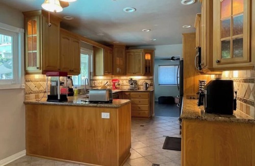 Winter Gardens House | Relaxing Retreat - Pool, Deck & RV Parking