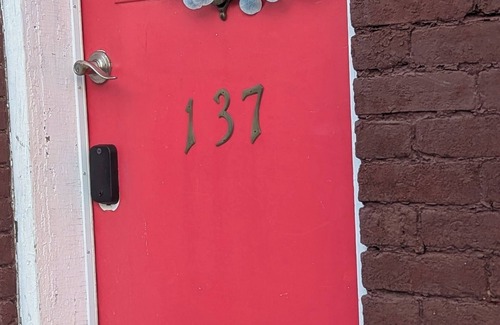 Cumberland Apartment | Relaxing Rustic Oasis II - 6 min walk to Downtown! Cyclist Welcomed!
