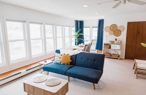 Elkader Apartment | Relaxing Suite A “The Sweetest Suites on the River” on Historic Main Street