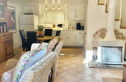 Topanga House | Relaxing Topanga getaway: remodeled kitchen/bath, pool, Jacuzzi, close to beach!