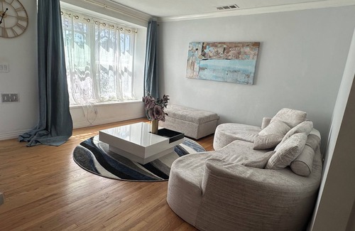 Los Altos House | Relaxing townhome in lively Long Beach