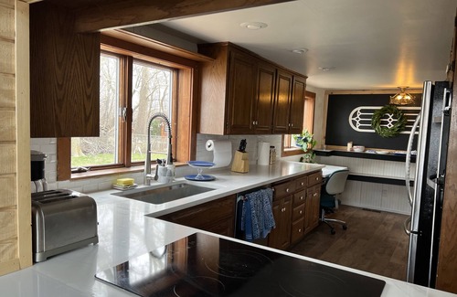 Peoria Heights House | Relaxing vacation home by the river! Sleeps 10. 10% discount!