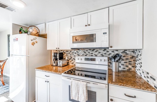 Corpus Christi Condo | Relaxing Waterfront Condo - Sleeps 6, Boat-Friendly w/Trailer Parking!