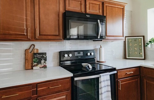 Corinth House | Relocation-Friendly 3BR | Extended Stay Home