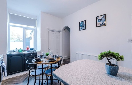 Dukinfield House | Relocation l Business l Groups