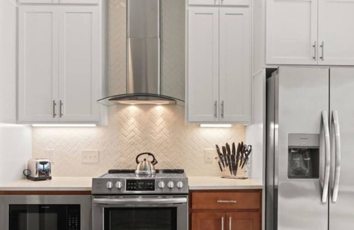 Charlotte Condo | Reluxme| SouthPark 1BR Condo w/Prm Amenities