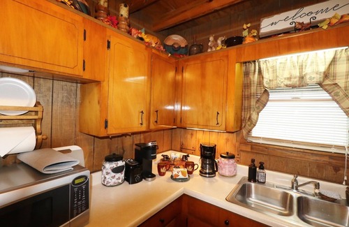 Burnsville Cabin | Rema Mae's Mountain Retreat-Relaxing Mountain Cabin