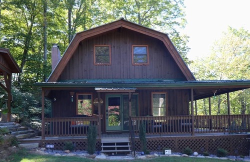 Burnsville Cabin | Rema Mae's Mountain Retreat-Relaxing Mountain Cabin