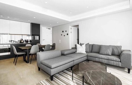 Greater Johannesburg Metropolitan Area Apartment | Remarkable 2-Bed Apartment in Johannesburg