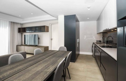 Greater Johannesburg Metropolitan Area Apartment | Remarkable 2-Bed Apartment in Johannesburg