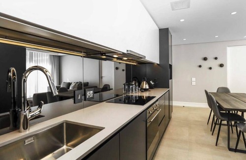 Greater Johannesburg Metropolitan Area Apartment | Remarkable 2-Bed Apartment in Johannesburg