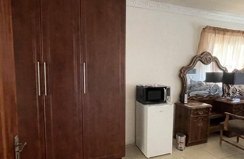 Nigel House | Remarkable 5-bed House in Springs & Nigel