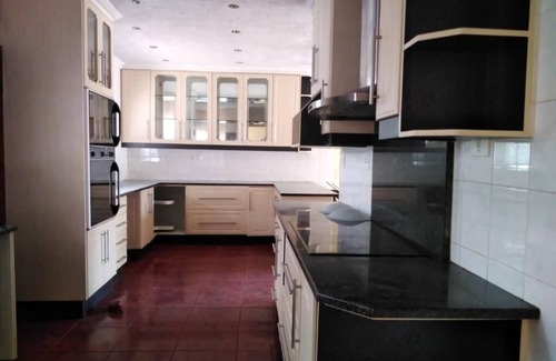 Nigel House | Remarkable 5-bed House in Springs & Nigel