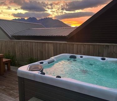Jacks Point House | Remarkable View with Outdoor Hot Tub