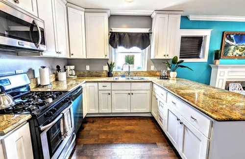 Sherman Heights House | Remodeled 2-bedroom Craftsman house with Yard & AC in Sunny San Diego