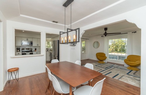 Land Park House | Remodeled 2br/2bath in Charming Land Park