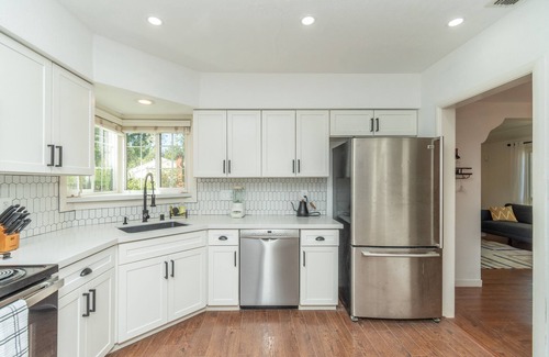Land Park House | Remodeled 2br/2bath in Charming Land Park