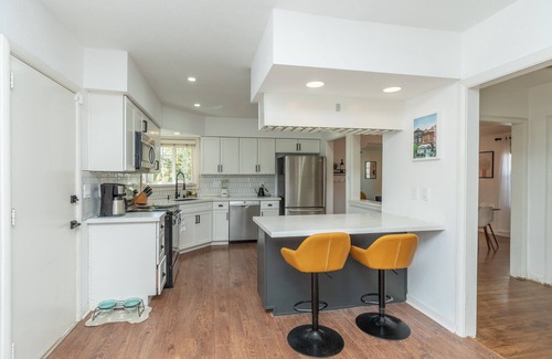 Land Park House | Remodeled 2br/2bath in Charming Land Park