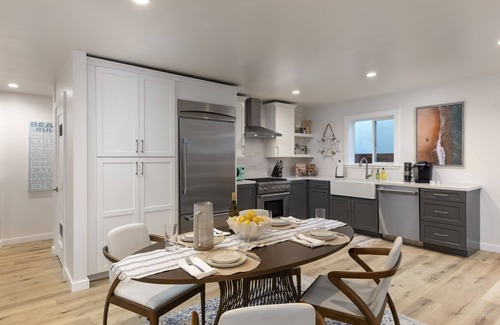 The Mesa House | Remodeled Beach House with Spa and Sauna 2 Blocks from Ocean Pet Friendly