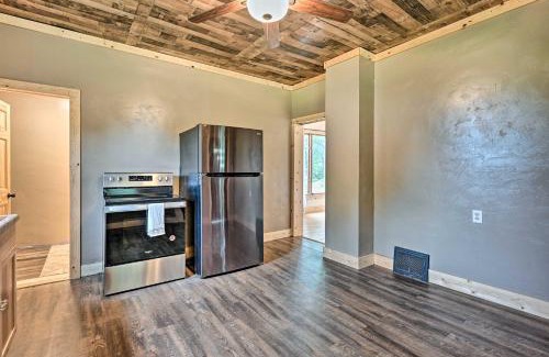 Krakow House | Remodeled Cecil Farmhouse, Near Shawano Lake!