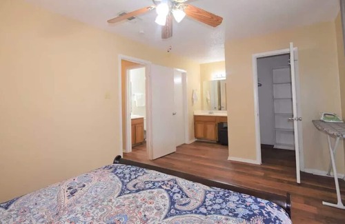 Fort Worth Apartment | Remodeled Condo, 2 Bed 1 Bath in a 4-Plex with Assigned Parking and W/D