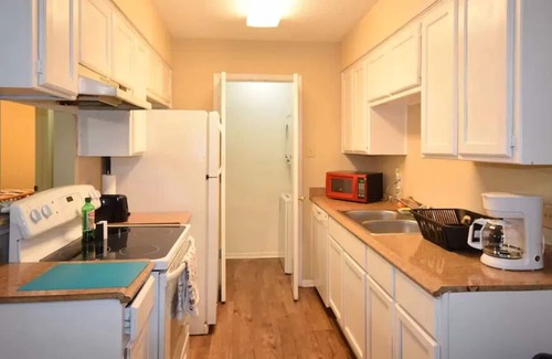 Fort Worth Apartment | Remodeled Condo, 2 Bed 1 Bath in a 4-Plex with Assigned Parking and W/D