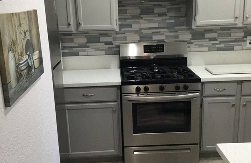 Spring Valley Condo | Remodeled Condo! Ground level access! Hospitals, shopping and Strip close by!