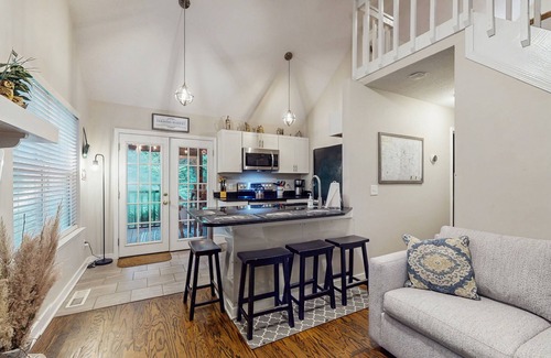 Helen Cabin | Remodeled creek-side cabin with hot tub & woodland view - dog-friendly