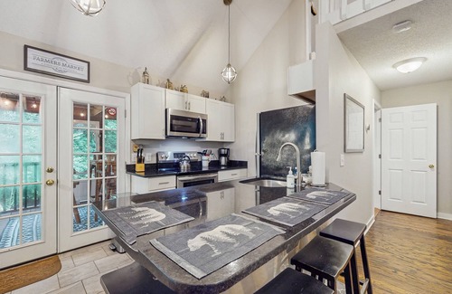 Helen Cabin | Remodeled creek-side cabin with hot tub & woodland view - dog-friendly