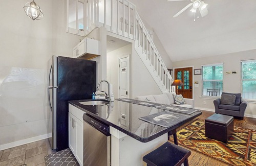 Helen Cabin | Remodeled creek-side cabin with hot tub & woodland view - dog-friendly