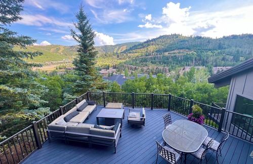 Deer Valley House | Remodeled Deer Valley Condo ~ Amazing Views ~ Minutes from Slopes & Main Street