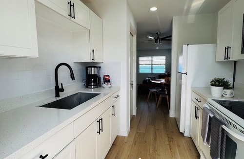 Highland Garden Apartment | Remodeled Hollywood Beach 2BDx2BTH with Parking, WIFI, AC