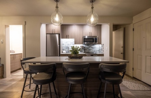 Bend Condo | Remodeled modern condo at Seventh Mountain Resort