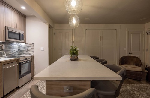 Bend Condo | Remodeled modern condo at Seventh Mountain Resort
