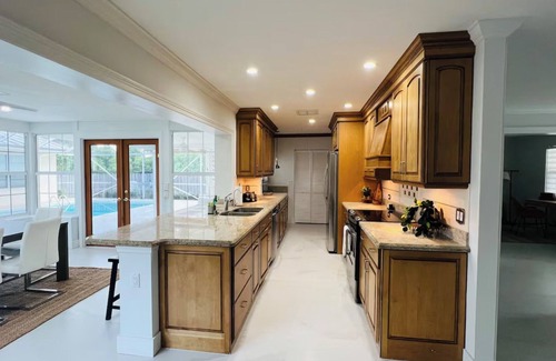 Hunt Club House | Remodeled Palm Haven Escape, Movie Room, Backyard