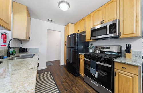 Sacramento House | Remodeled Retreat Near Hospital w/Tranquil Yard