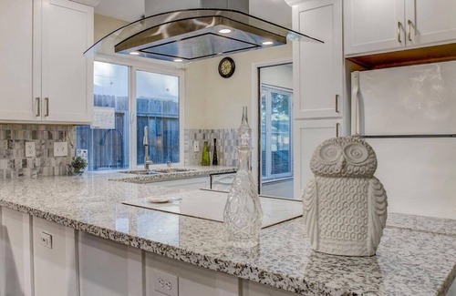 Southeastern Sacramento House | REMODELED Sacramento suburb 3bd/2ba house