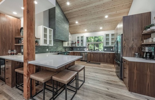 Granite Ridge Cabin | Remodeled Spacious Cabin