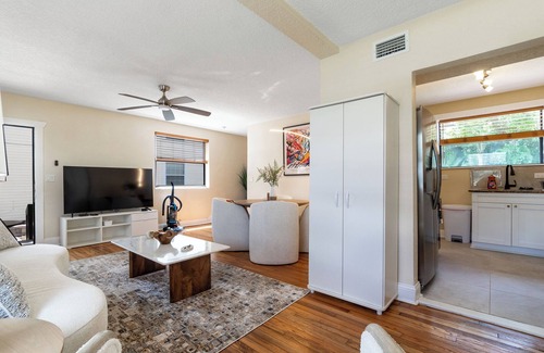 San Marco House | Remodeled unit steps from San Marco cafes and shops and near Riverwalk