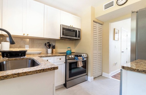 San Marco House | Remodeled unit steps from San Marco cafes and shops and near Riverwalk