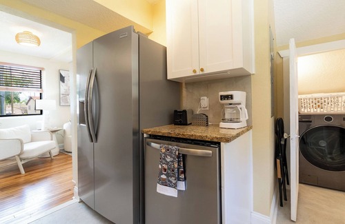 San Marco House | Remodeled unit steps from San Marco cafes and shops and near Riverwalk